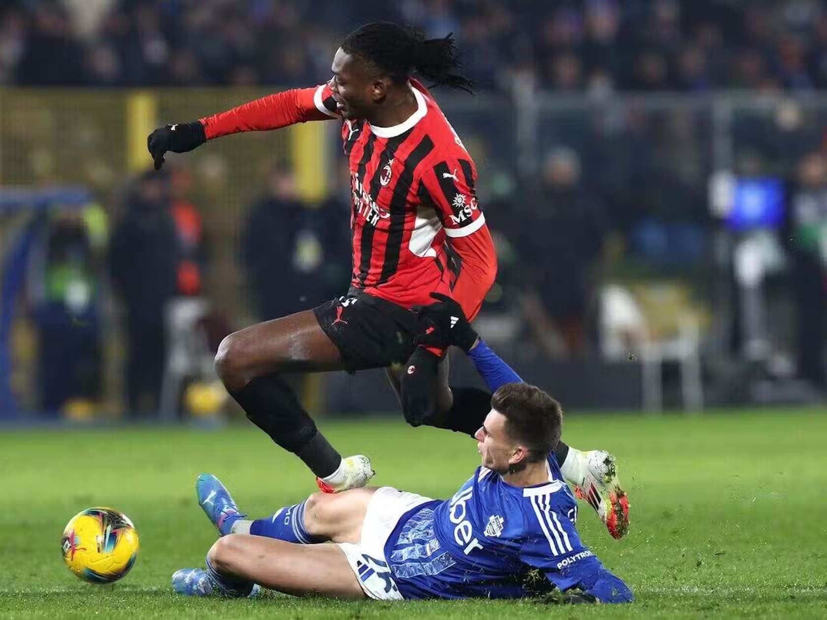 Milan Vira Sobre o Como e Garante Vitória no Italiano.